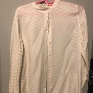 Nice shirt wit perfect condition.